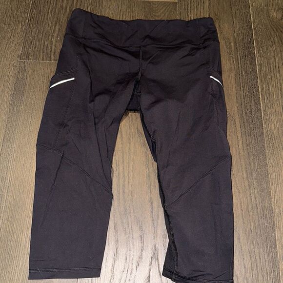 Lululemon Black Cropped Leggings - Size 8 - Picture 1 of 6